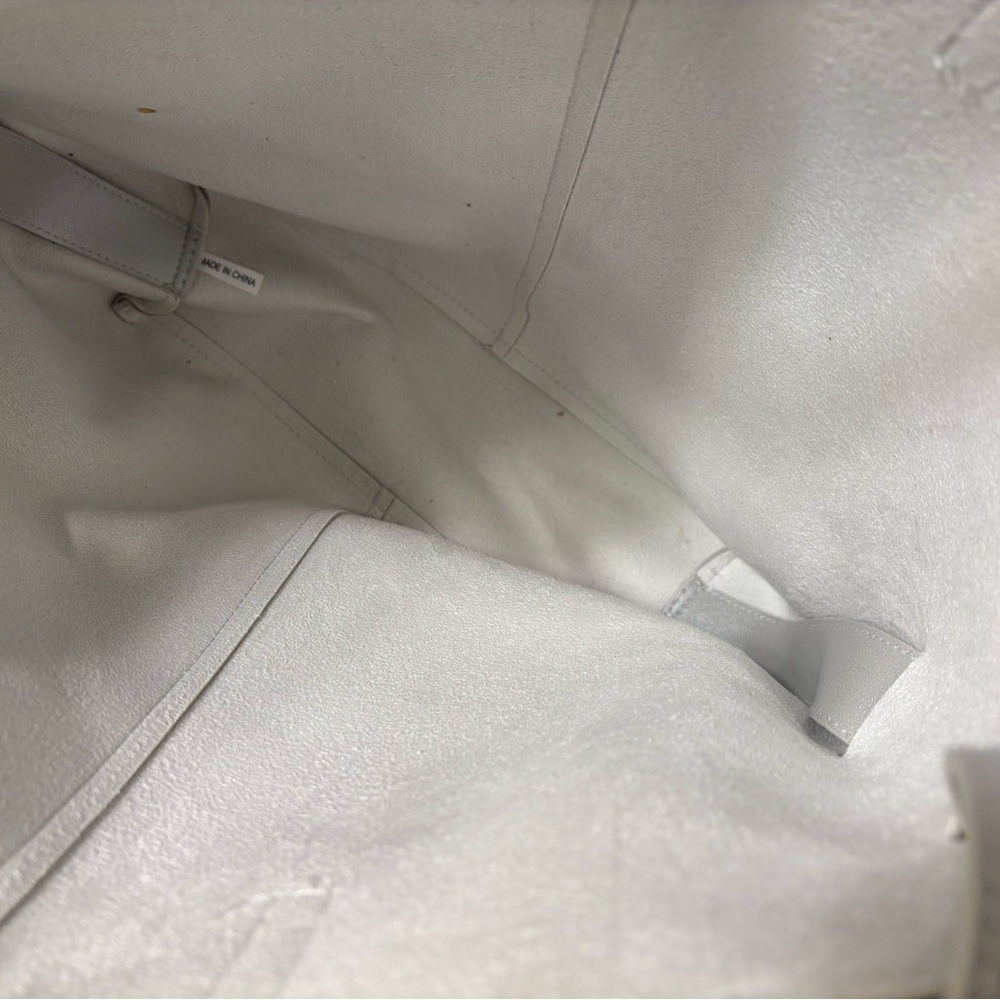 Chic Silver Tote Bag - Picture 2 of 2